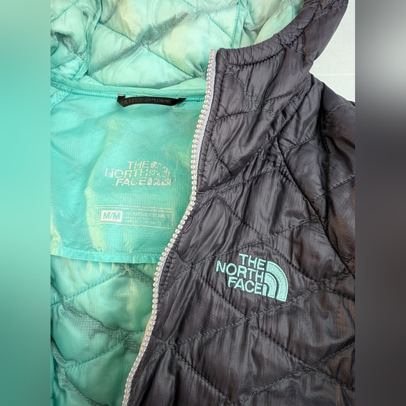 North Face Thermoball quilted hooded puffy winter cold jacket coat size medium - Picture 3 of 4